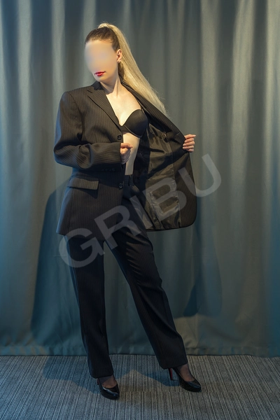 Are you seeking something beyond the ordinary? Step into a world of pleasure, power, and trust with a confident, sensual escort who knows how to take the lead. I specialize in offering unforgettable strapon experiences for discerning gentlemen