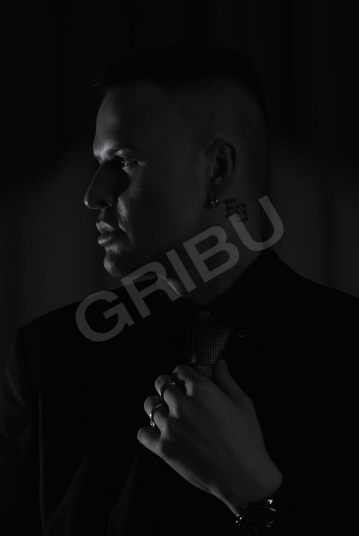 Advertisement (8790182) - 2sidesyouchoose 5