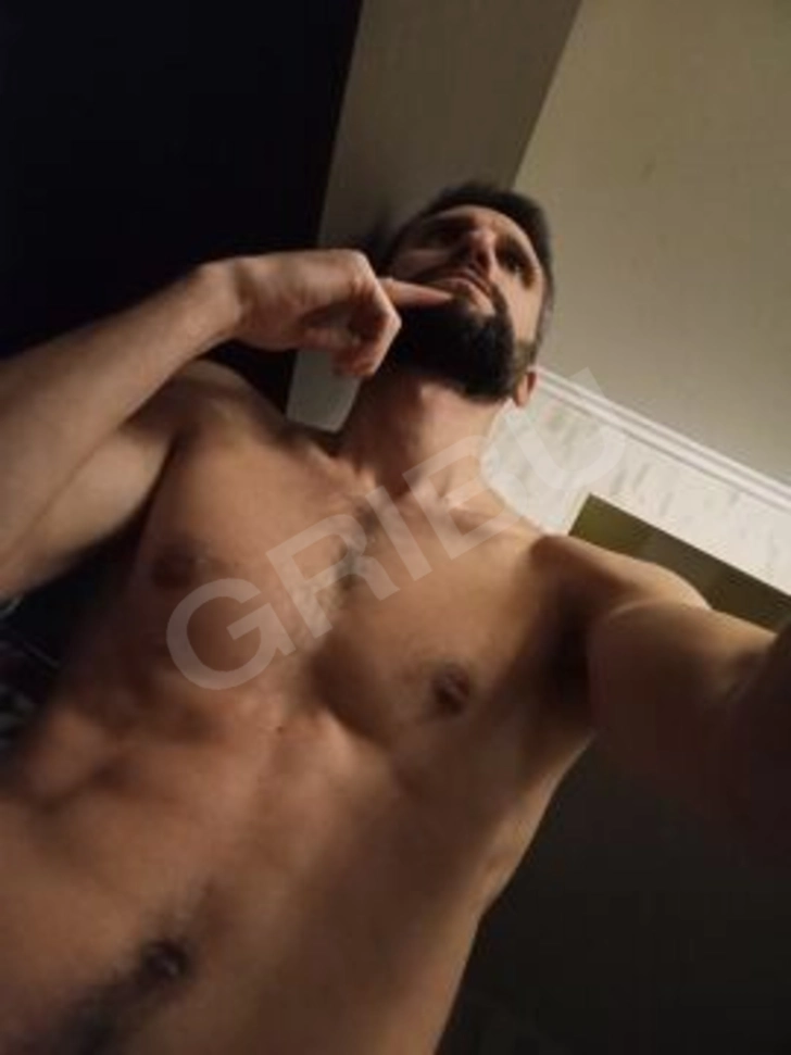 Advertisement (8440195) - MistersG 1