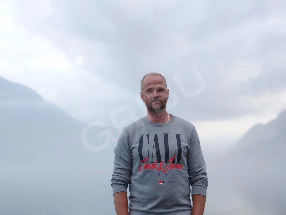 Advertisement (8509904) - Andris 1