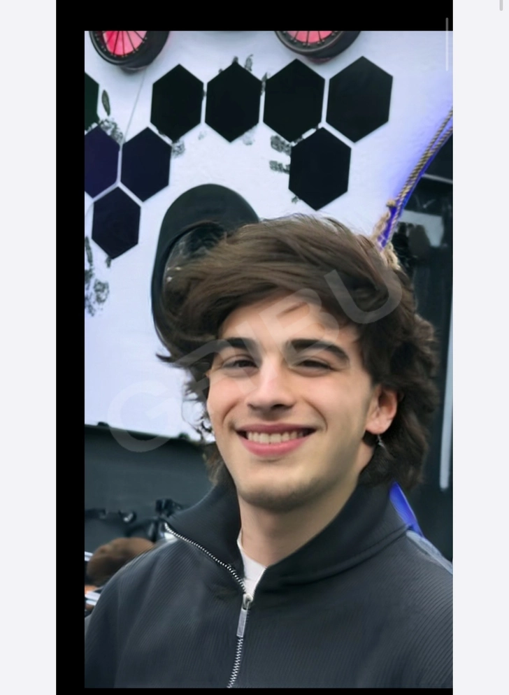 Advertisement (8801009) - Anton19 1