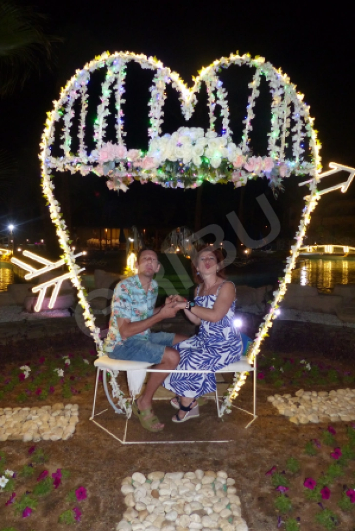 Advertisement (8590132) - WeAreCouple 1