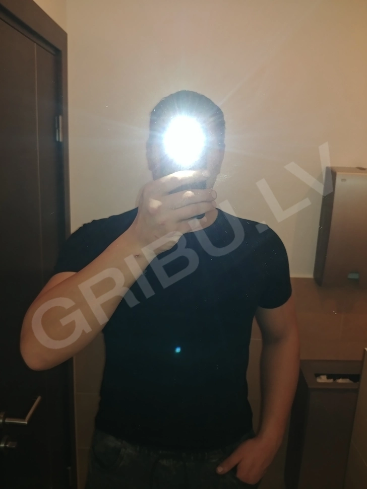Advertisement (8032549) - Aleks 1