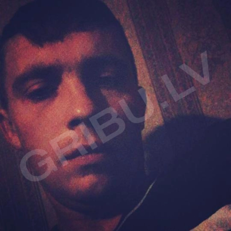 Arturs112795869