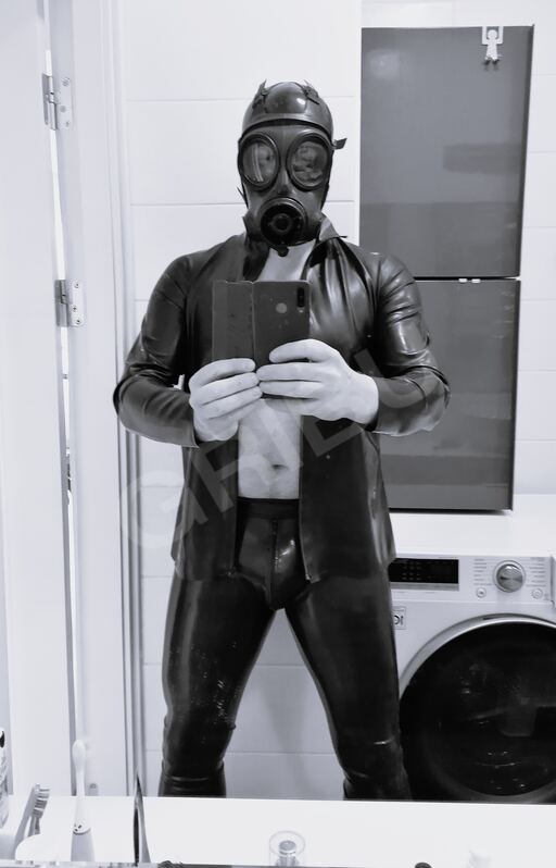 LatexxLover5937123