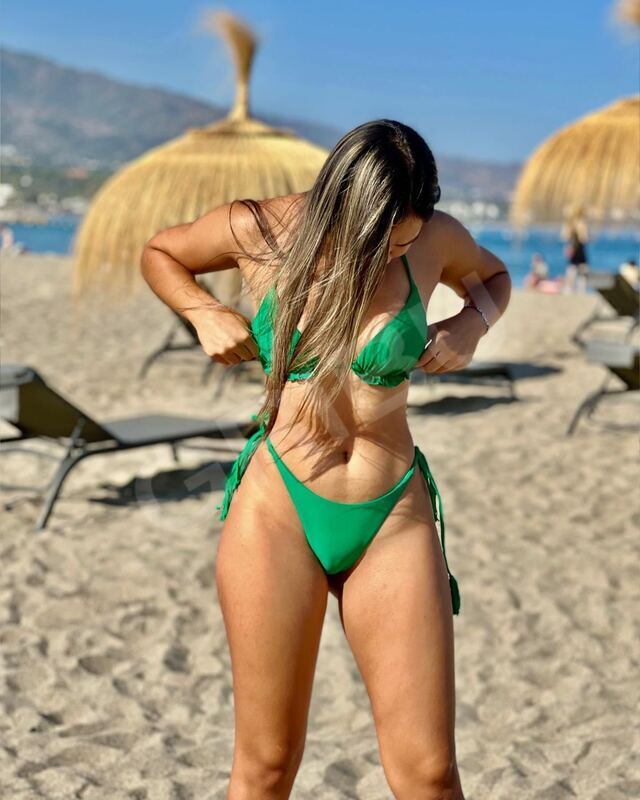 Ella124446049