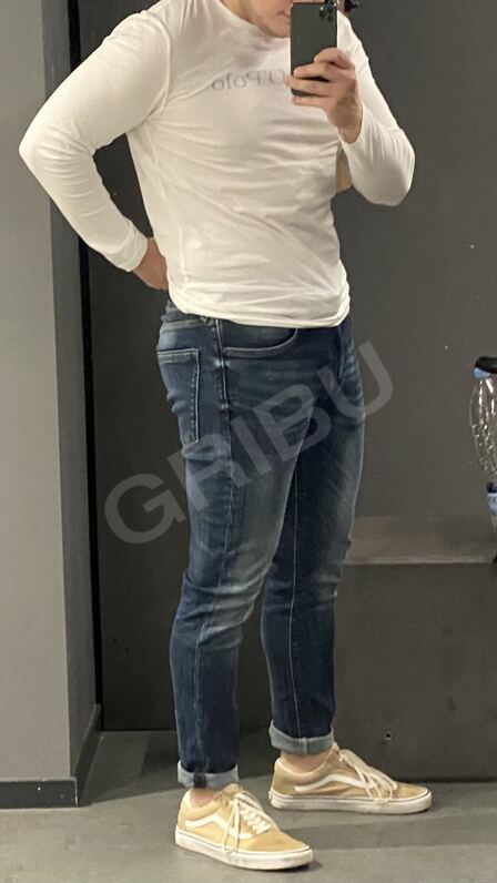 Gentleman695967857