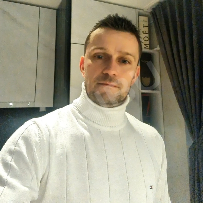 MikaJan6268895