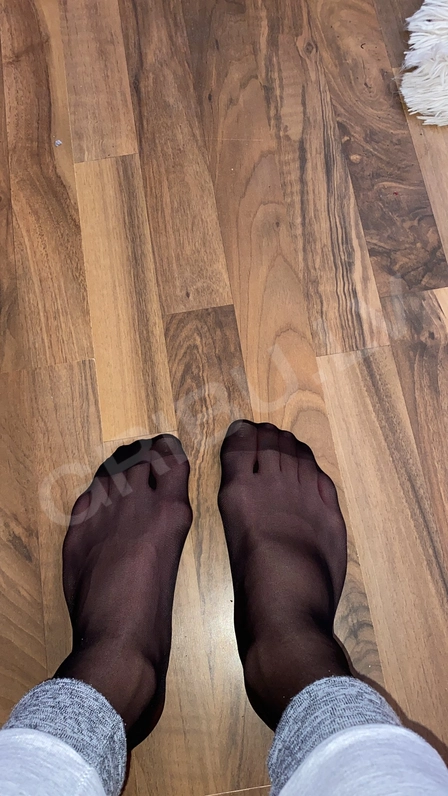 NylonBoyfeet4388112