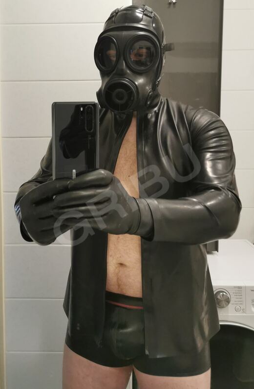 LatexxLover5914342