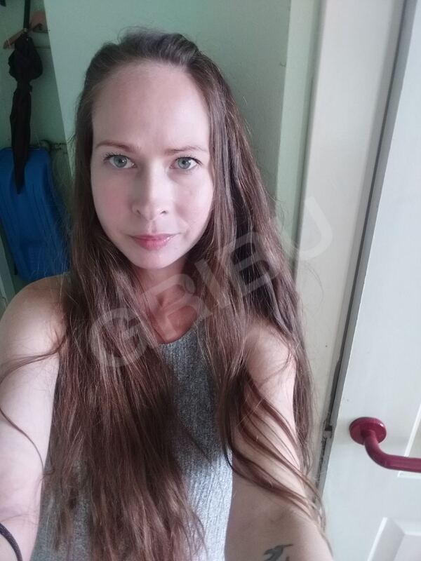 Lanaless6150335