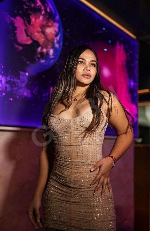 Ella124446042