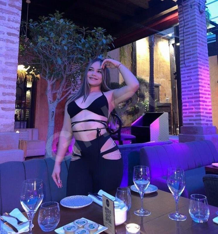Ella124446045