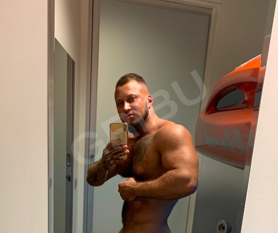 DominantTommy5223191