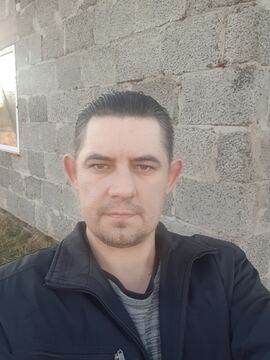Melnais