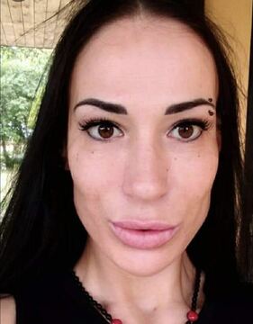 JULIA TANTRA