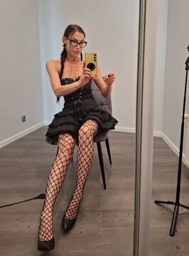 MISTRESS JULIA