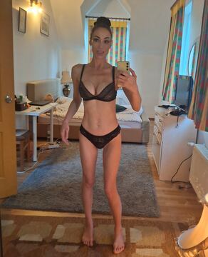 JULIA TANTRA