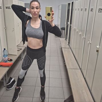 JULIA TANTRA