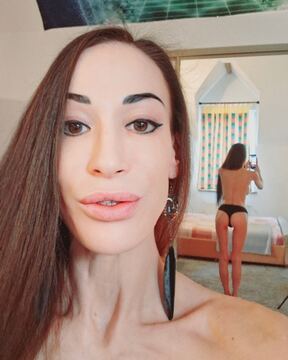 JULIA TANTRA