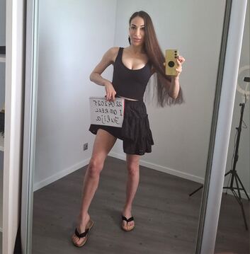 JULIA TANTRA